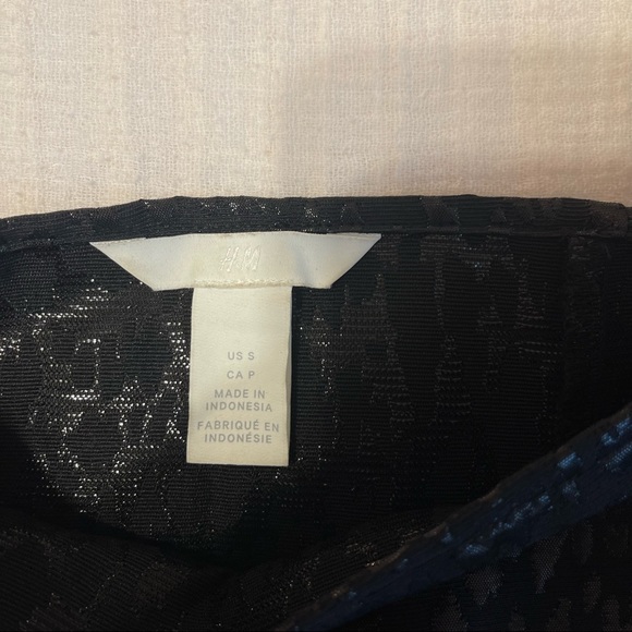 H&M Puff Sleeve Square Neck Shimmer Top - Picture 6 of 7